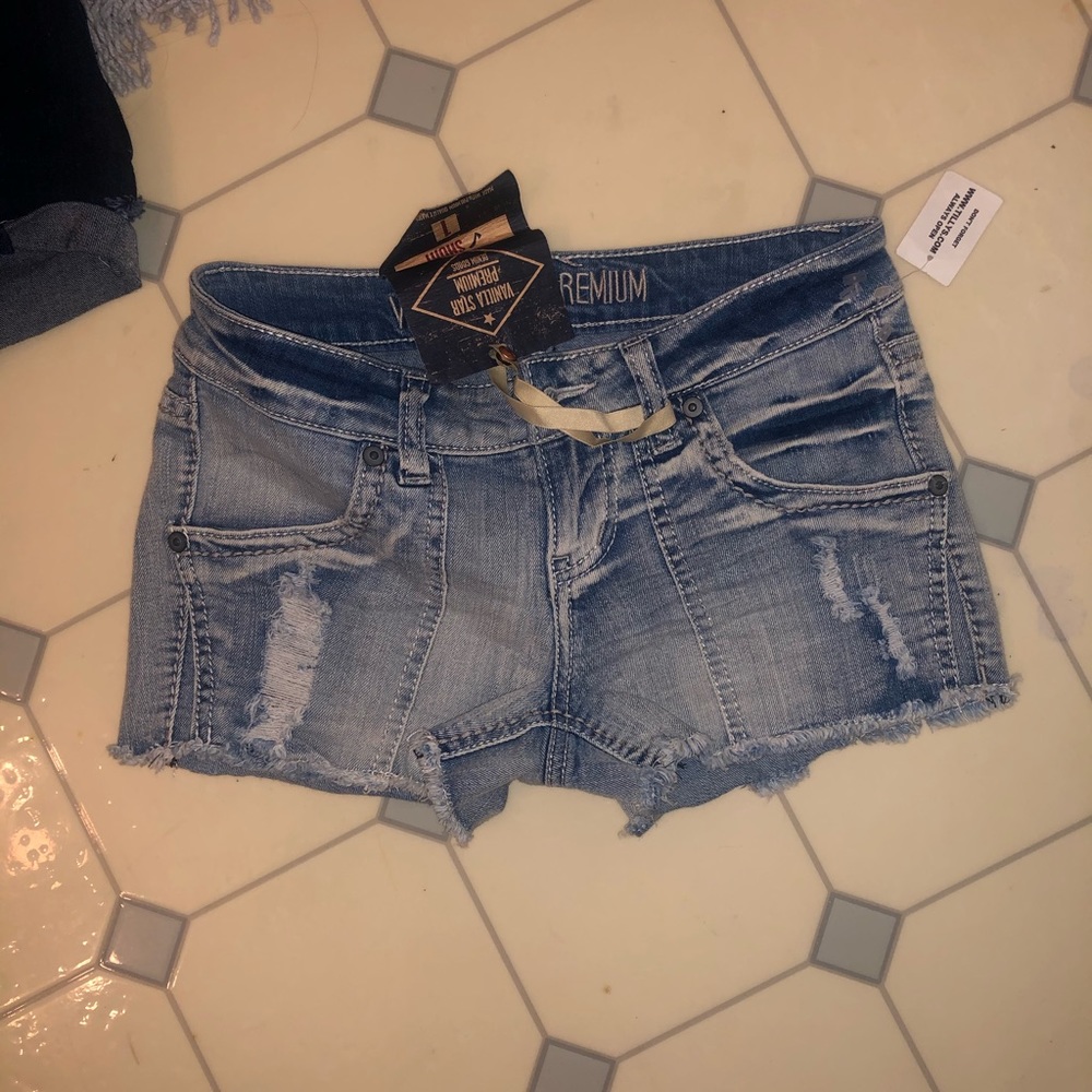 Premium buckle shorts